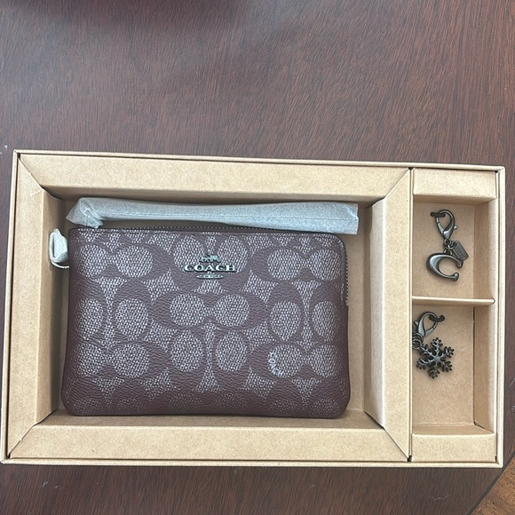 NWT COACH WALLET WITH CHARMS - Picture 1 of 5